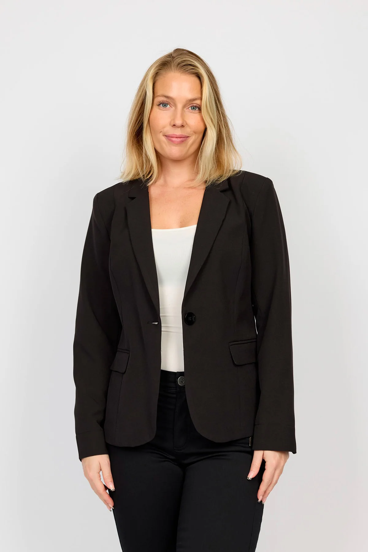 2 BIZ ILLIE - Image 5