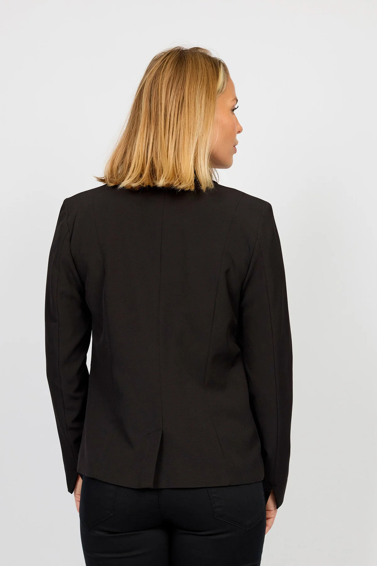 2 BIZ ILLIE - Image 6