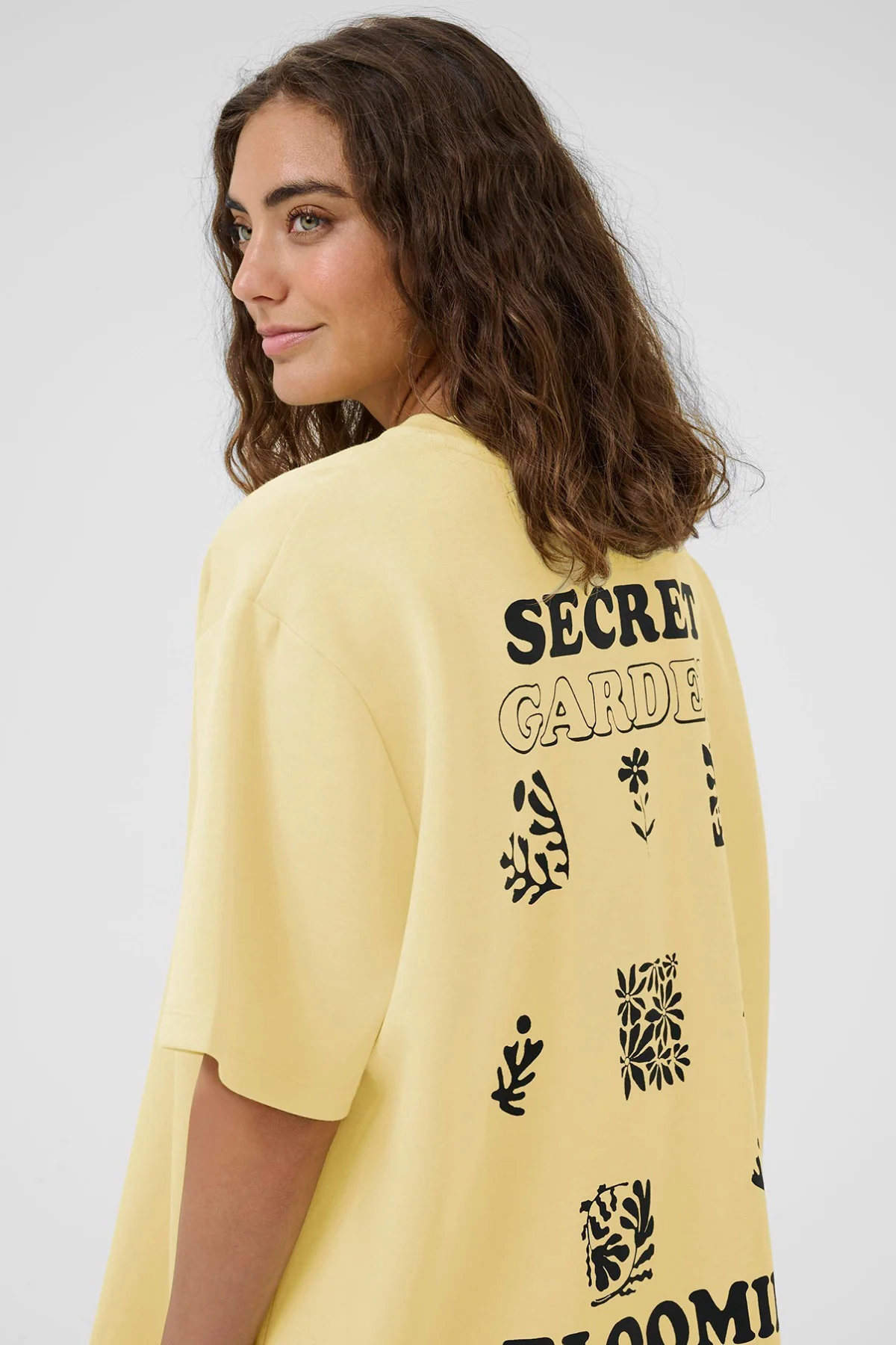 CUgarden - Oversize t-shirt med print på ryggen