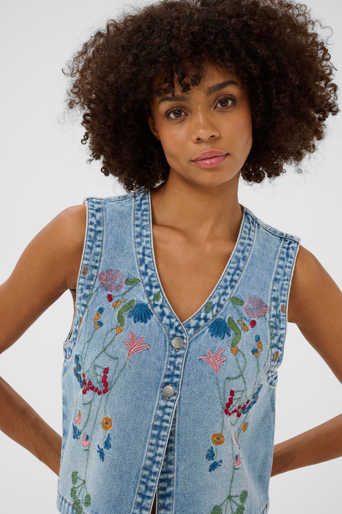 Culture CUtiala Aniceta Embroidery Waistcoat - Image 5