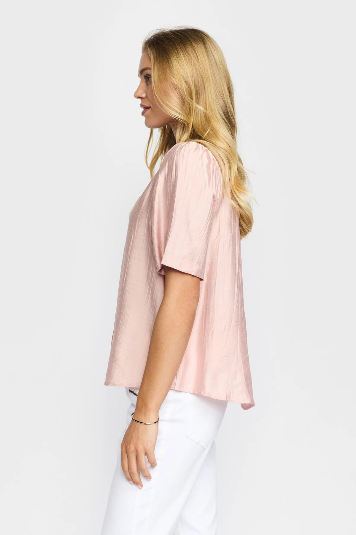 DANA - Kortærmet bluse med blonde detalje - Image 2