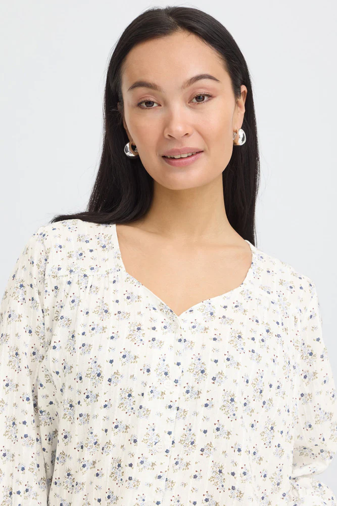 FREASA SH 1 - Blomstret bluse med fine detaljer - Image 4