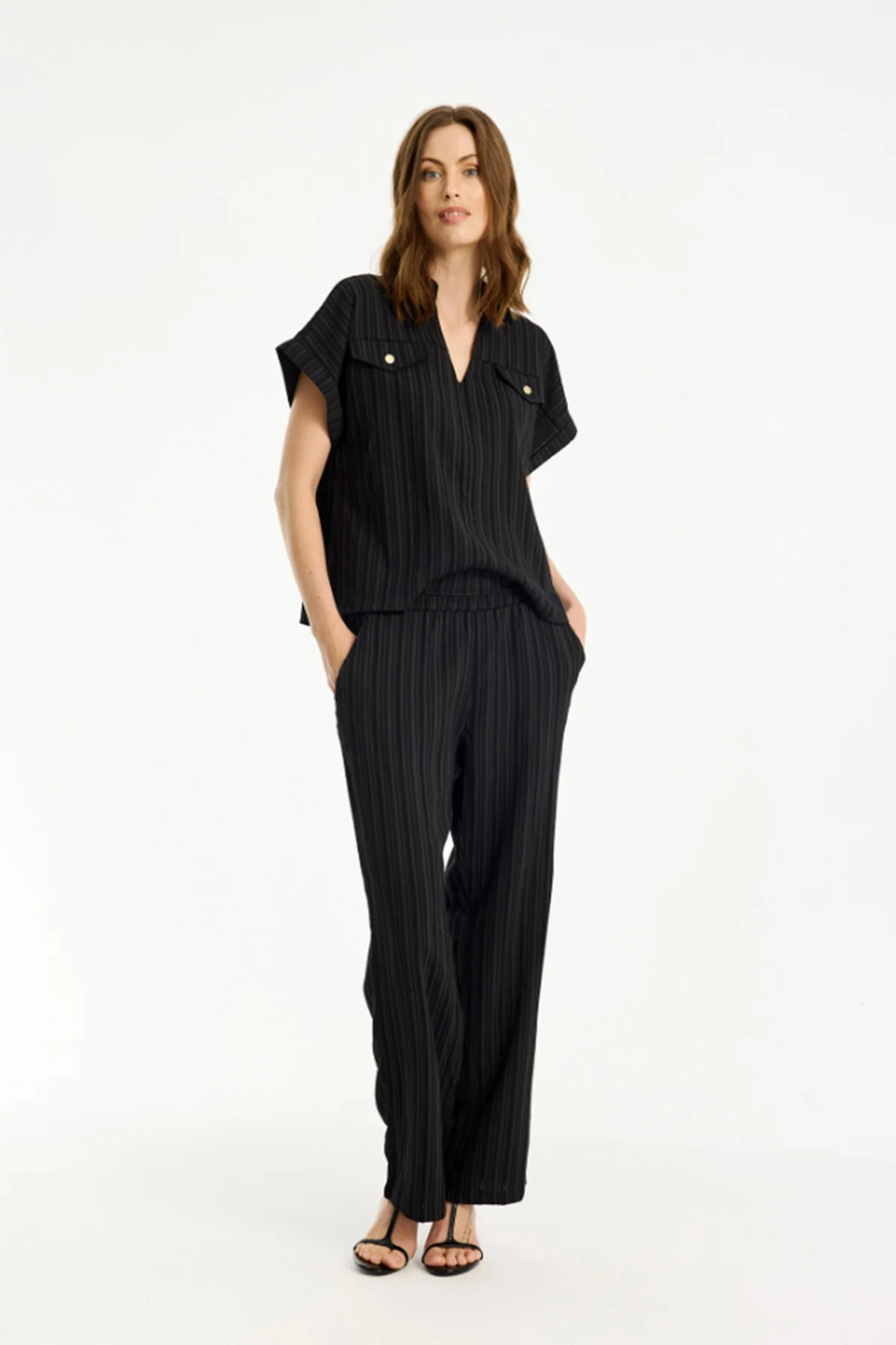 Camilla - Jumpsuit med korte ærmer og lynlås - Image 5