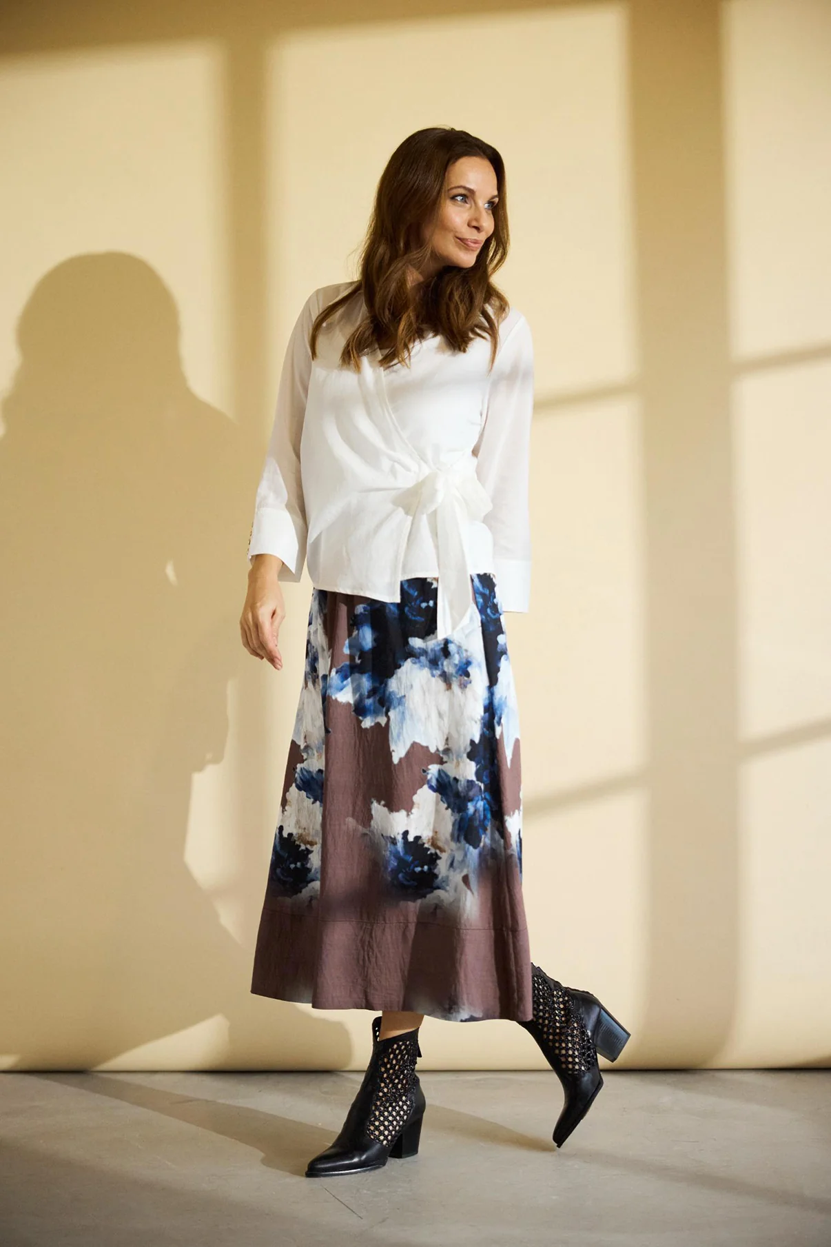 Karla - Wrapbluse med guldknapper - Image 5
