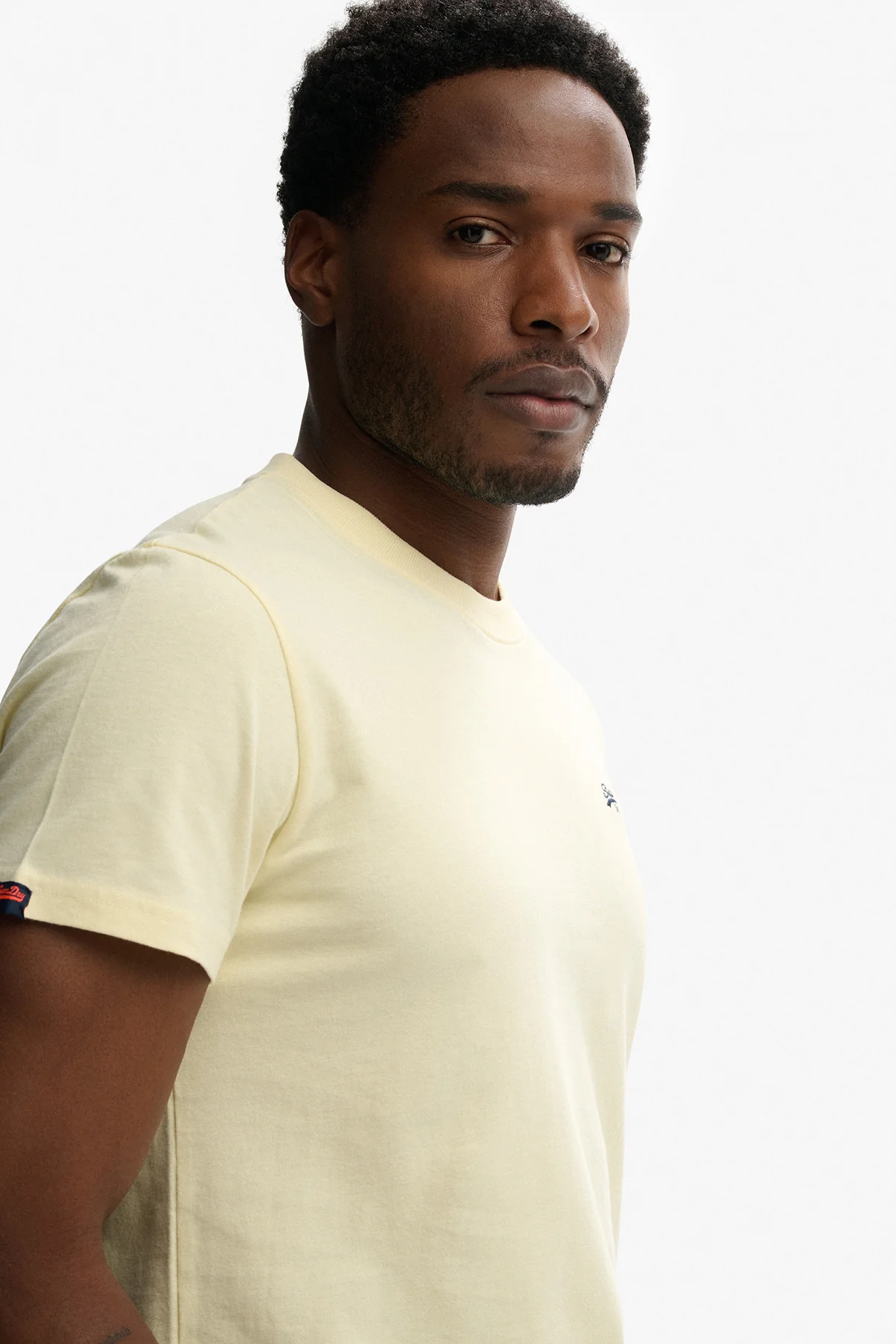 Kortærmet T-shirt med rund hals og broderet logo - Image 57